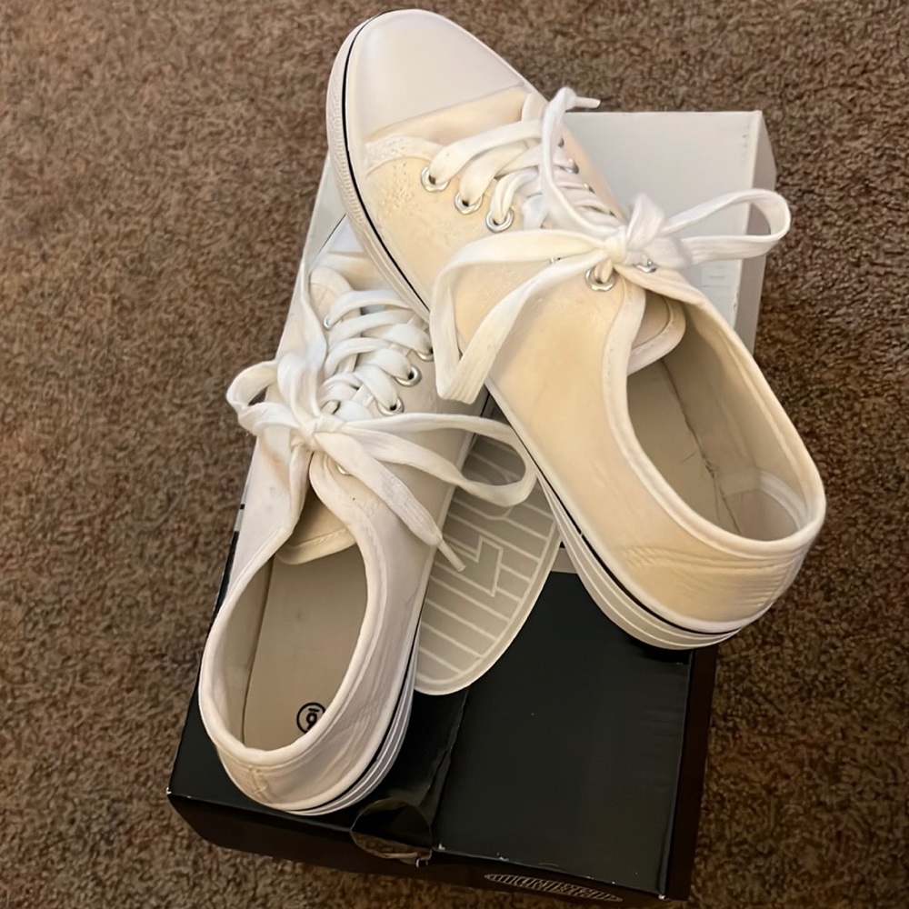 Women’s size 6 sneakers